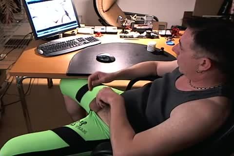 Green Bulge -> White cream