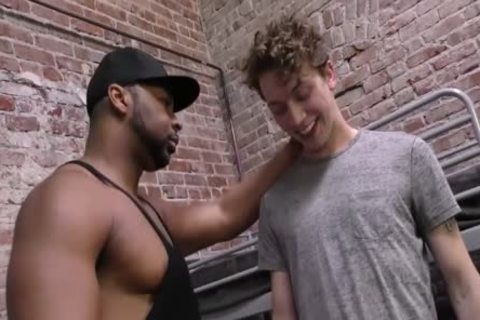 biggest dark man slamming A Whiteboi In The Prison