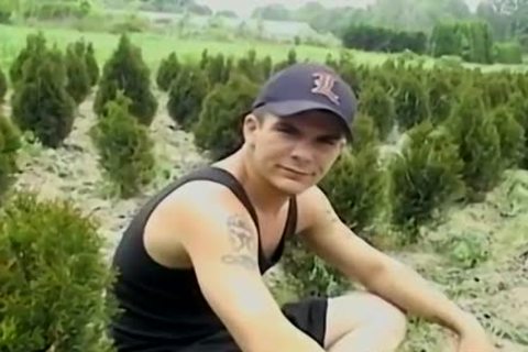 Gage Winchester likes Busting his testicles