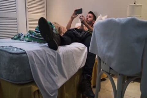 Brasileño Se Deja Follar Por Dinero