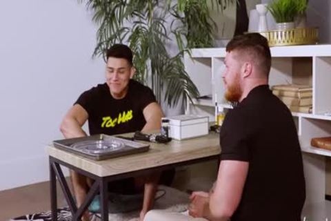 hairy Otter Takes STRAIGHT 10-Pounder Facial. Large 10-Pounder College Sex