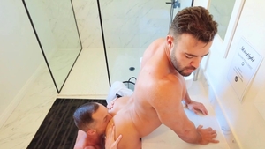 Hot House: Bodybuilder Ethan Sinns wants slamming hard