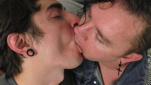 ManPuppy.com: Hot gay Leo Blue finds pleasure in nailing
