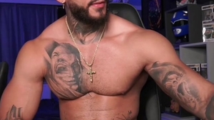 Solo muscle latino pornstar masturbating